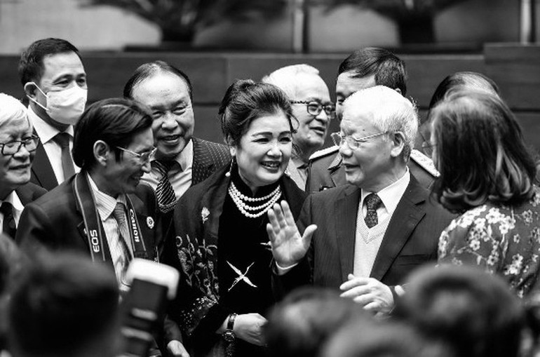 Tổng Bí thư Nguyễn Phú Trọng trò chuyện với các đại biểu tham dự Hội nghị văn hóa toàn quốc tại Nhà Quốc hội, ngày 24/11/2021. Tổng Bí thư Nguyễn Phú Trọng trò chuyện với các đại biểu tham dự Hội nghị văn hóa toàn quốc tại Nhà Quốc hội, ngày 24/11/2021.