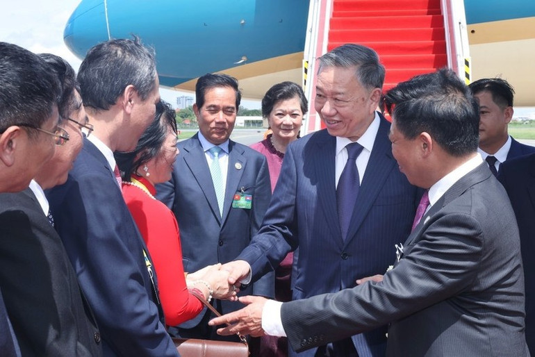 Lễ đón Chủ tịch nước Tô Lâm tại sân bay quốc tế Phnom Penh. Ảnh: Nhan Sáng/TTXVN Lễ đón Chủ tịch nước Tô Lâm tại sân bay quốc tế Phnom Penh. Ảnh: Nhan Sáng/TTXVN