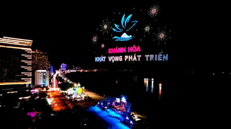 Một màn trình diễn ánh sáng bằng drone trong Festival Biển Nha Trang 2023. (Ảnh: Ban tổ chức cung cấp) Một màn trình diễn ánh sáng bằng drone trong Festival Biển Nha Trang 2023. (Ảnh: Ban tổ chức cung cấp)