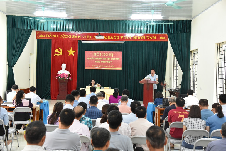 Đồng chí Bí thư Tỉnh ủy tiếp xúc cử tri tại xã Vi Hương, huyện Bạch Thông. 9612.jpg