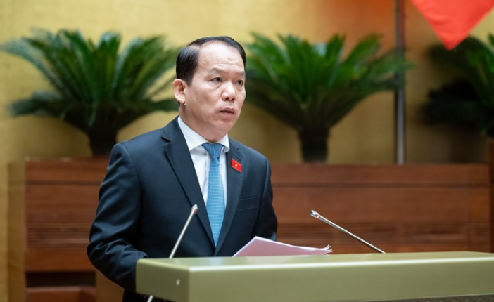 Chủ nhiệm Ủy ban Pháp luật của Quốc hội Hoàng Thanh Tùng trình bày Báo cáo thẩm tra dự án Luật. Ảnh: QH Chủ nhiệm Ủy ban Pháp luật của Quốc hội Hoàng Thanh Tùng trình bày Báo cáo thẩm tra dự án Luật. Ảnh: QH