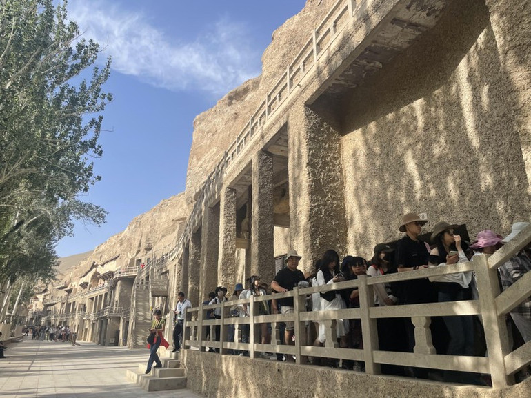 Hang Mạc Cao được UNESCO công nhận là di sản thế giới kể từ năm 1987. Hang Mạc Cao được UNESCO công nhận là di sản thế giới kể từ năm 1987.