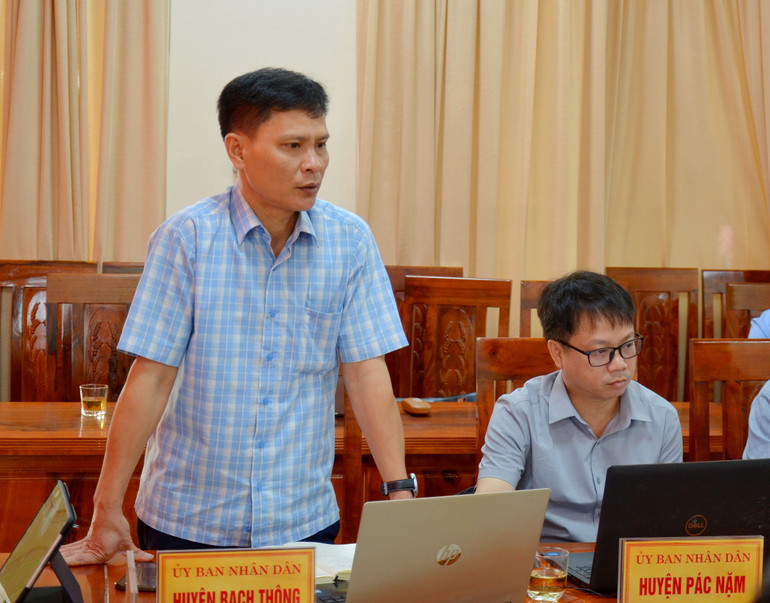 Đại diện huyện Bạch Thông nêu một số khó khăn trong công tác phòng, chống dịch bệnh trên động vật. chi dao 3.jpg