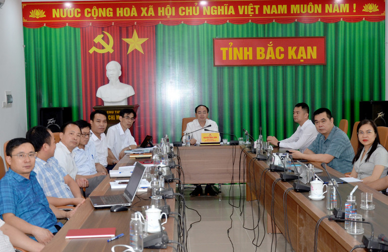 Các đại biểu dự hội nghị tại điểm cầu tỉnh Bắc Kạn. sep binh.jpg