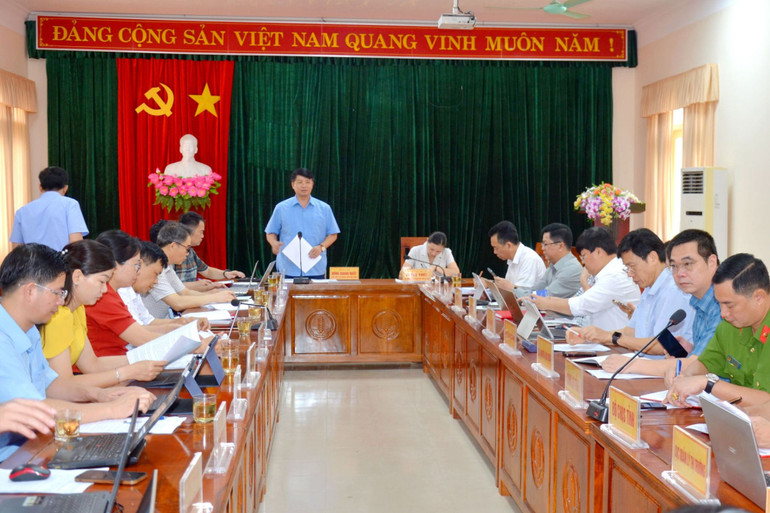 Ông Nông Quang Nhất, Phó Chủ tịch UBND tỉnh chủ trì chỉ đạo hội nghị chi dao 1.jpg