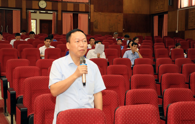 Đại biểu phát biểu thảo luận tại hội nghị.