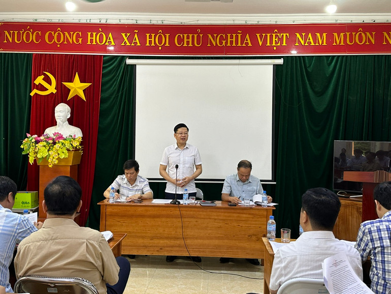 Đồng chí Đinh Quang Tuyên, Phó Chủ tịch Thường trực UBND tỉnh phát biểu chỉ đạo trong cuộc họp về công tác GPMB tại thành phố Bắc Kạn. z5402341168667_023cecbc282d0b9503ea4007e90df647.jpg