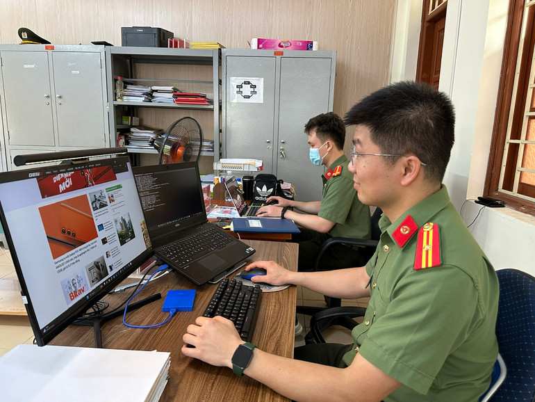 Cán bộ Phòng An ninh mạng và Phòng chống tội phạm sử dụng công nghệ cao Công an tỉnh Bắc Kạn. z5498963594489_0fa5e8f38961604235b3d59c2f2e199e.jpg