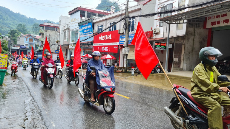 Diễu hành truyền thông về bình đẳng giới tại huyện Ngân Sơn. chien dich 3.jpg