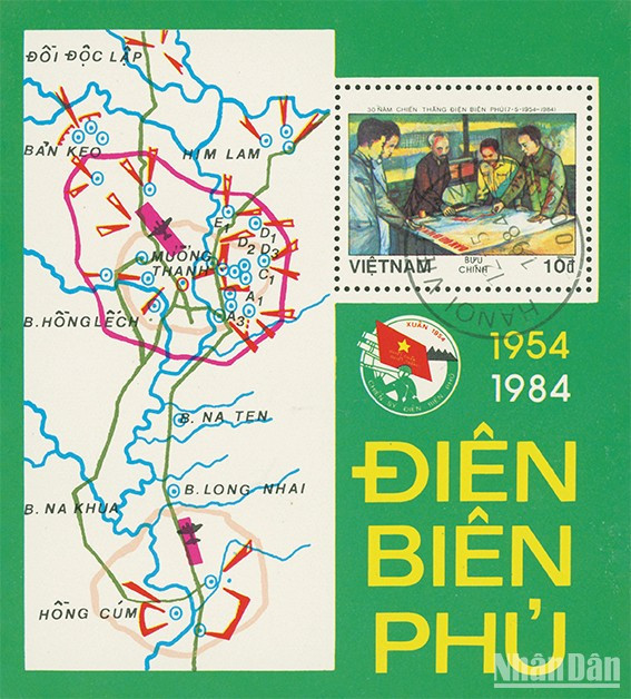 Mẫu trong hình là mẫu số 1485, tái hiện cảnh họp Bộ Chỉ huy Mặt trận, gồm Chủ tịch Hồ Chí Minh, Tổng Bí thư Trường Chinh, Thủ tướng Phạm Văn Đồng và Đại tướng Võ Nguyên Giáp. Mẫu trong hình là mẫu số 1485, tái hiện cảnh họp Bộ Chỉ huy Mặt trận, gồm Chủ tịch Hồ Chí Minh, Tổng Bí thư Trường Chinh, Thủ tướng Phạm Văn Đồng và Đại tướng Võ Nguyên Giáp.