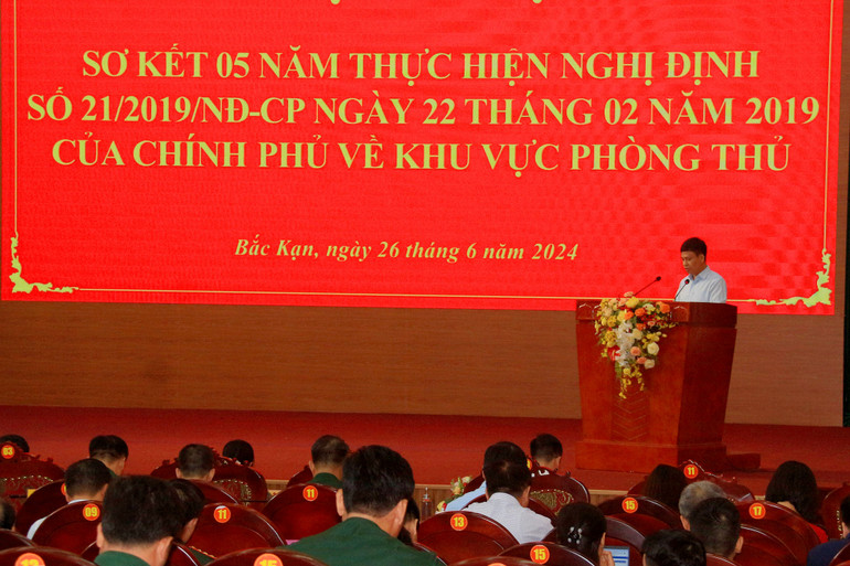 Lãnh đạo huyện Ngân Sơn phát biểu tham luận. IMG_0308.JPG