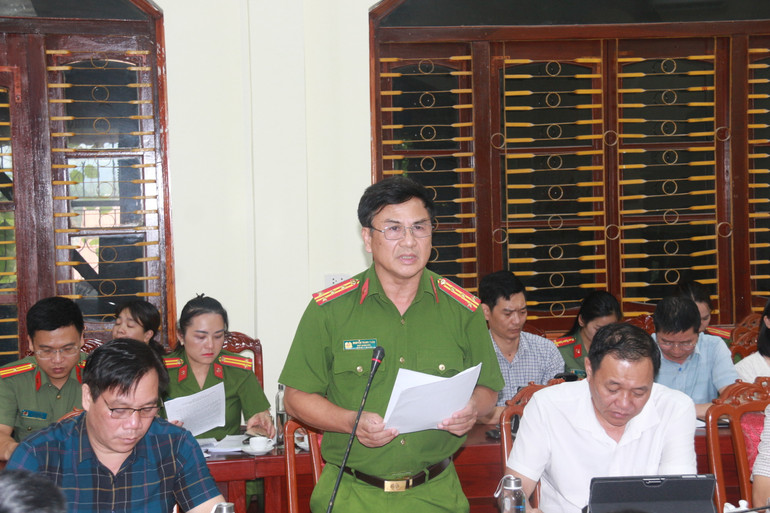 Đại tá Nguyễn Thanh Tuân, Phó GIám đốc Công an tỉnh báo cáo kết quả thực hiện Đề án 06. IMG_0287.JPG