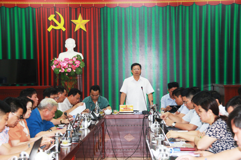 Đồng chí Phạm Duy Hưng, Ủy viên Ban Thường vụ Tỉnh ủy, Phó Chủ tịch UBND tỉnh yêu cầu các đơn vị đẩy nhanh tiến độ thực hiện các nhiệm vụ, đề án. IMG_0274.jpg