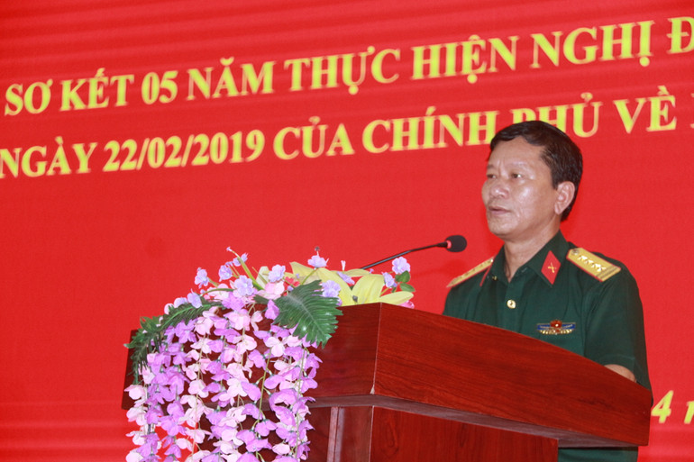 Đại tá Nguyễn Đình Huỳnh, Ủy viên Ban Thường vụ Tỉnh ủy, Chỉ huy trưởng Bộ Chỉ huy Quân sự tỉnh phát biểu chỉ đạo. IMG_9808.JPG