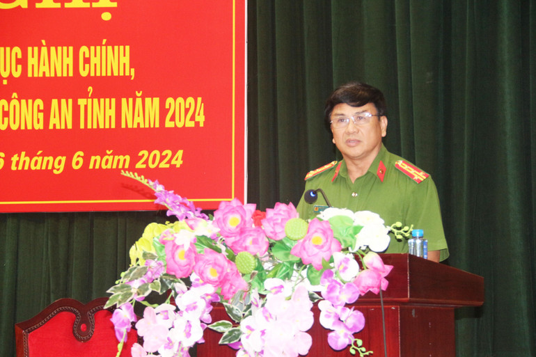 Đại tá Nguyễn Thanh Tuân, Phó Giám đốc Công an tỉnh phát biểu tại Hội nghị đối thoại. IMG_0172.jpg