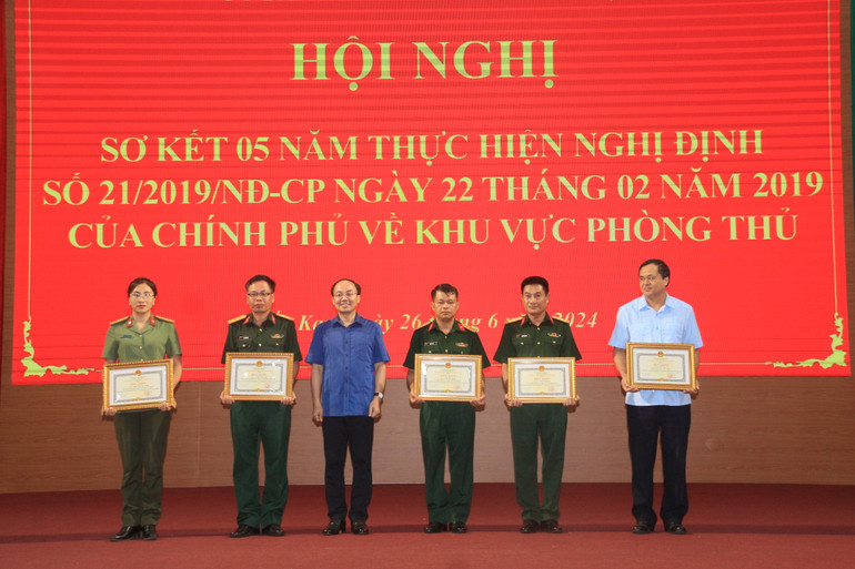 Các cá nhân được nhận Bằng khen của Chủ tịch UBND tỉnh Bắc Kạn. IMG_0339.JPG