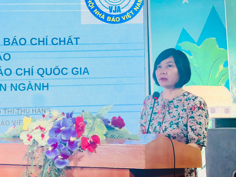 PGS.TS Đỗ Thị Thu Hằng, Ủy viên Ban Thường vụ, Trưởng ban Nghiệp vụ Hội Nhà báo Việt Nam truyền đạt nội dung tại lớp tập huấn unnamed.jpg