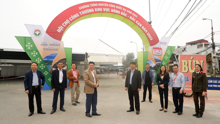 Đoàn kiểm tra công tác chuẩn bị tại địa điểm tổ chức Hội chợ Công thương khu vực Đông Bắc - Bắc Kạn. Đoàn kiểm tra công tác chuẩn bị tại địa điểm tổ chức Hội chợ Công thương khu vực Đông Bắc - Bắc Kạn.