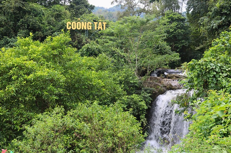 Thác Coỏng Tát, thôn Bản Duồm xã Thượng Ân (Ngân Sơn). ct.jpg
