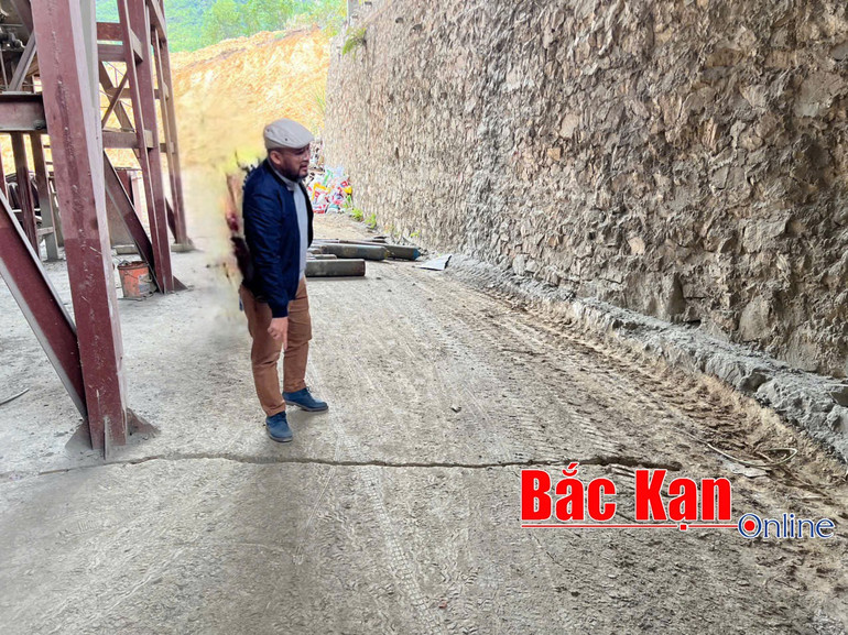Vết nứt trong nhà xưởng tuyển nổi của Công ty TNHH thương mại dịch vụ Hoàng Nam. img-7159.jpg