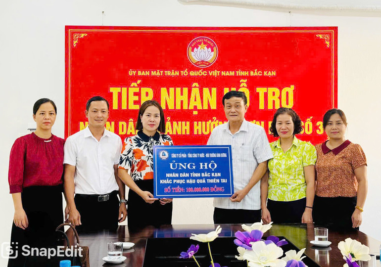 Được ủy quyền của Tổng công ty BIWASE Bình Dương, bà Nguyễn Thị Thỏa, Phó Giám đốc Công ty cổ phần Cấp thoát nước Bắc Kạn trao 100 triệu đồng ủng hộ người dân Bắc Kạn bị ảnh hưởng của bão. Được ủy quyền của Tổng công ty BIWASE Bình Dương, bà Nguyễn Thị Thỏa, Phó Giám đốc Công ty cổ phần Cấp thoát nước Bắc Kạn trao 100 triệu đồng ủng hộ người dân Bắc Kạn bị ảnh hưởng của bão.