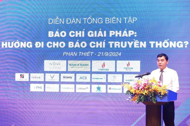Đồng chí Nguyễn Hoài Anh - Ủy viên Dự khuyết Ban Chấp hành Trung ương Đảng, Bí thư Tỉnh ủy, Chủ tịch Hội đồng nhân dân tỉnh phát biểu tại diễn đàn. Đồng chí Nguyễn Hoài Anh - Ủy viên Dự khuyết Ban Chấp hành Trung ương Đảng, Bí thư Tỉnh ủy, Chủ tịch Hội đồng nhân dân tỉnh phát biểu tại diễn đàn.