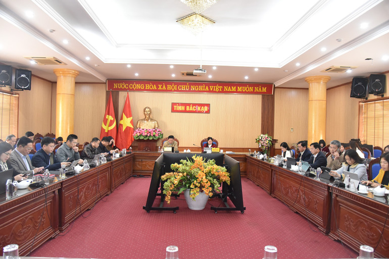 Quang cảnh phiên họp tại điểm cầu UBND tỉnh Bắc Kạn. nik-6308.jpg