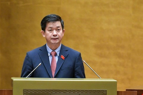 Tân Ủy viên Ủy ban Thường vụ Quốc hội, Tổng Thư ký Quốc hội, Chủ nhiệm Văn phòng Chính phủ Lê Quang Tùng trình bày dự thảo Nghị quyết về hoạt động chất vấn và dự thảo Nghị quyết Kỳ họp thứ 8, Quốc hội khóa XV. 3011-tan-ttkqh.jpg