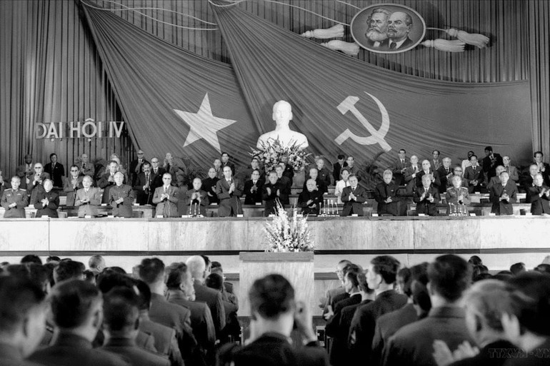 Đại hội đại biểu lần thứ IV của Đảng diễn ra từ ngày 14 đến 20/12/1976, tại Hà Nội. (Nguồn: TTXVN) Đại hội đại biểu lần thứ IV của Đảng diễn ra từ ngày 14 đến 20/12/1976, tại Hà Nội. (Nguồn: TTXVN)