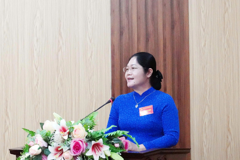 Đồng chí Hoàng Thu Trang, Ủy viên Ban Thường vụ Tỉnh ủy, Phó Chủ tịch UBND tỉnh đánh giá cao công tác tham mưu tổng hợp của Văn phòng, góp phần cho công tác chỉ đạo điều hành của UBND tỉnh. 2162.jpg