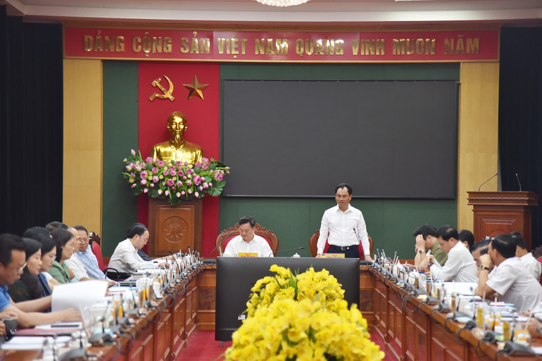 សមមិត្ត Trinh Viet Hung សមាជិកជំនួសនៃគណៈកម្មាធិការមជ្ឈិមបក្ស លេខាគណៈកម្មាធិការបក្សខេត្ត Thai Nguyen ថ្លែងសុន្ទរកថាបញ្ចប់សន្និសីទ។ nik-9894.jpg
