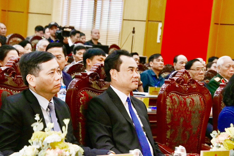 Lãnh đạo tỉnh Thái Nguyên và nguyên lãnh đạo tỉnh Bắc Kạn dự buổi lễ. ldtn.jpg