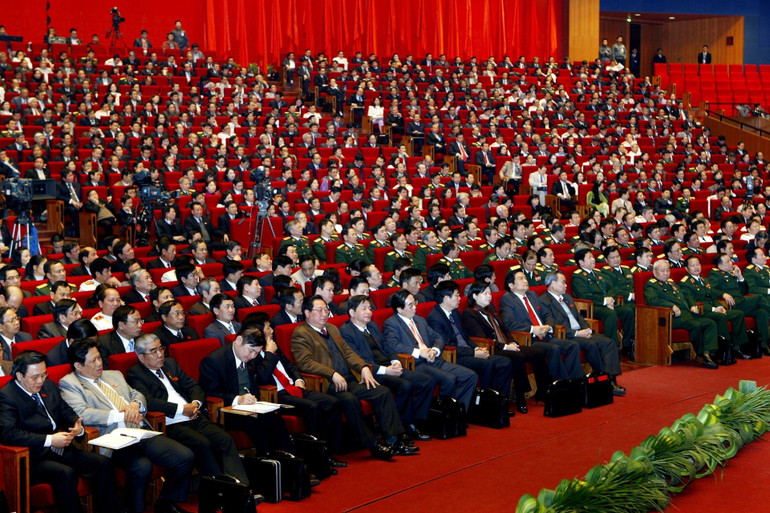 Chiều 13/1/2011, tại Trung tâm Hội nghị Quốc gia (Mỹ Đình-Hà Nội), các đại biểu dự Đại hội đại biểu toàn quốc lần thứ XI Đảng Cộng sản Việt Nam. (Nguồn: TTXVN) Chiều 13/1/2011, tại Trung tâm Hội nghị Quốc gia (Mỹ Đình-Hà Nội), các đại biểu dự Đại hội đại biểu toàn quốc lần thứ XI Đảng Cộng sản Việt Nam. (Nguồn: TTXVN)