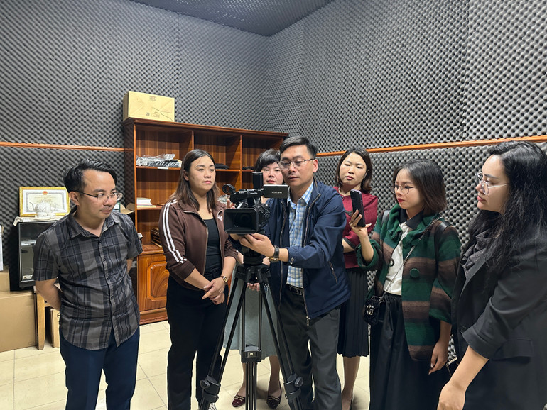 Phổ biến, trao đổi nghiệp vụ tại Phòng Báo Điện tử, Báo Bắc Kạn. img-3449.jpg