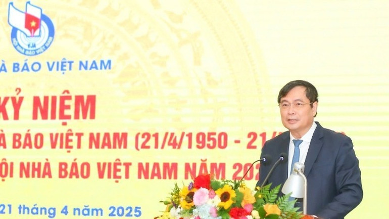 Phó Trưởng Ban Tuyên giáo và Dân vận Trung ương Phan Xuân Thủy phát biểu chào mừng. Phó Trưởng Ban Tuyên giáo và Dân vận Trung ương Phan Xuân Thủy phát biểu chào mừng.