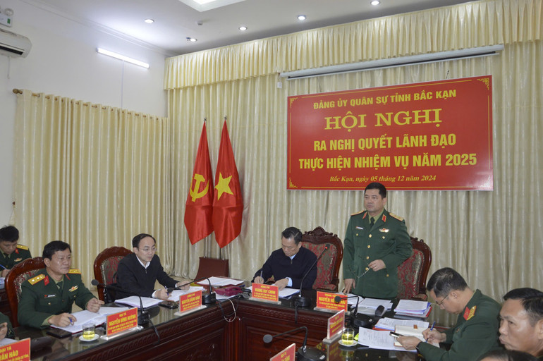 Trung tướng Nguyễn Hồng Thái, Ủy viên BCH Trung ương Đảng, Tư lệnh Quân khu 1 phát biểu chỉ đạo hội nghị. 4.jpg