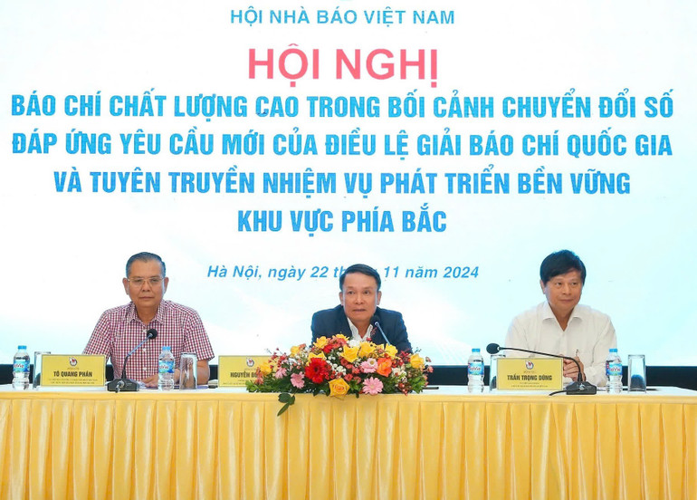 Hội nghị do các ông: Nguyễn Đức Lợi, Phó Chủ tịch Thường trực Hội Nhà báo Việt Nam; Trần Trọng Dũng, Phó Chủ tịch Hội Nhà báo Việt Nam; Tô Quang Phán, Chủ tịch Hội Nhà báo thành phố Hà Nội đồng chủ trì. 3.jpg