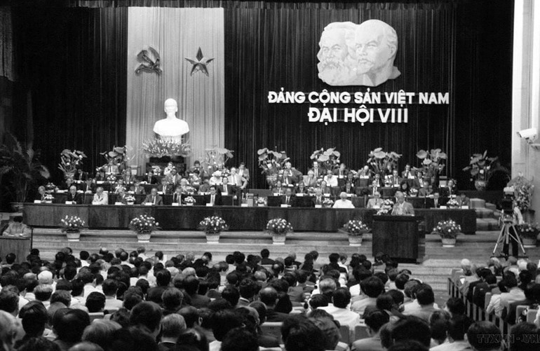 Đại hội lần thứ VIII của Đảng diễn ra từ ngày 28/6 đến 1/7/1996, tại thủ đô Hà Nội. (Nguồn: TTXVN) Đại hội lần thứ VIII của Đảng diễn ra từ ngày 28/6 đến 1/7/1996, tại thủ đô Hà Nội. (Nguồn: TTXVN)