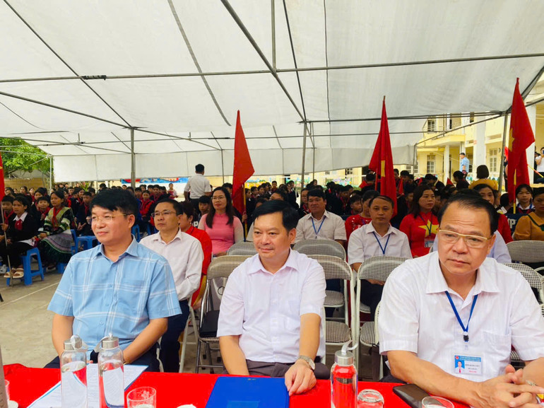Các đại biểu dự Lễ khai giảng. Các đại biểu dự Lễ khai giảng.