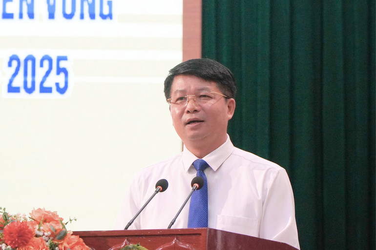 Đồng chí Nông Quang Nhất, Phó Chủ tịch UBND tỉnh phát biểu khai mạc hội nghị. 99.jpg