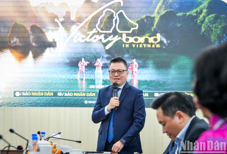 Ông Lê Quốc Minh nói về quảng bá hình ảnh đất nước trên các sản phẩm âm nhạc. Ông Lê Quốc Minh nói về quảng bá hình ảnh đất nước trên các sản phẩm âm nhạc.