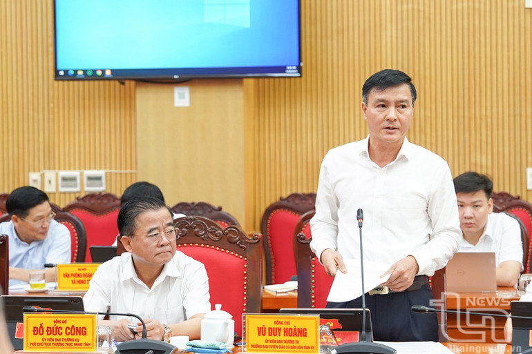 Đồng chí Trưởng Ban Tuyên giáo và Dân vận Tỉnh ủy Thái Nguyên Vũ Duy Hoàng trình bày nội dung dự thảo Báo cáo chính trị. Đồng chí Trưởng Ban Tuyên giáo và Dân vận Tỉnh ủy Thái Nguyên Vũ Duy Hoàng trình bày nội dung dự thảo Báo cáo chính trị.