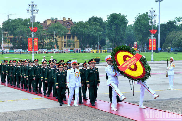 Đoàn đại biểu Quân ủy Trung ương - Bộ Quốc phòng vào Lăng viếng Chủ tịch Hồ Chí Minh. Đoàn đại biểu Quân ủy Trung ương - Bộ Quốc phòng vào Lăng viếng Chủ tịch Hồ Chí Minh.
