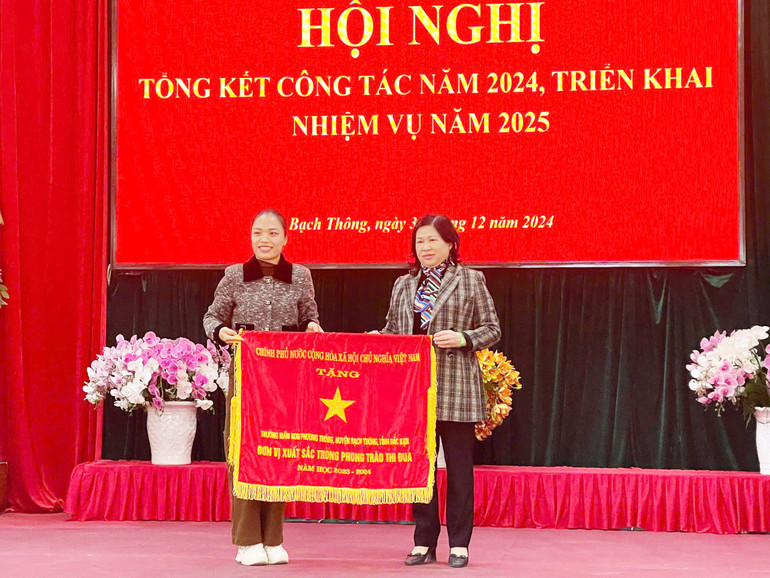 Trường Mầm non Phương Thông vinh dự được nhận cờ thi đua của Chính phủ. 30.jpg