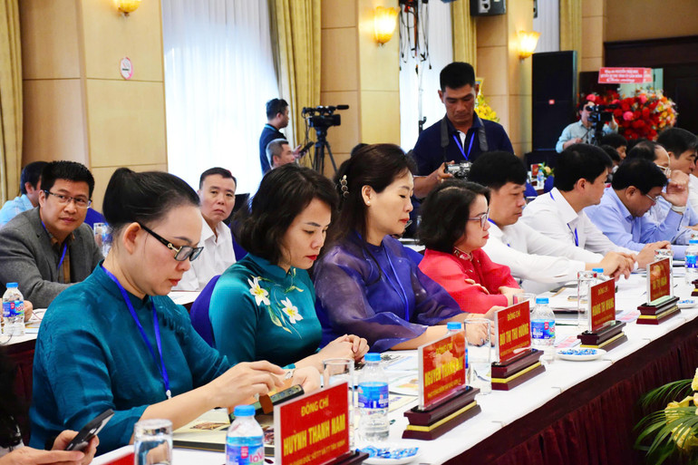 Các đại biểu đồng tình cao với chủ đề Hội thảo “Báo chí tuyên truyền thúc đẩy chuyển đổi xanh”. 1 (6).jpg