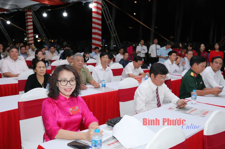 Các đại biểu dự lễ kỷ niệm Các đại biểu dự lễ kỷ niệm