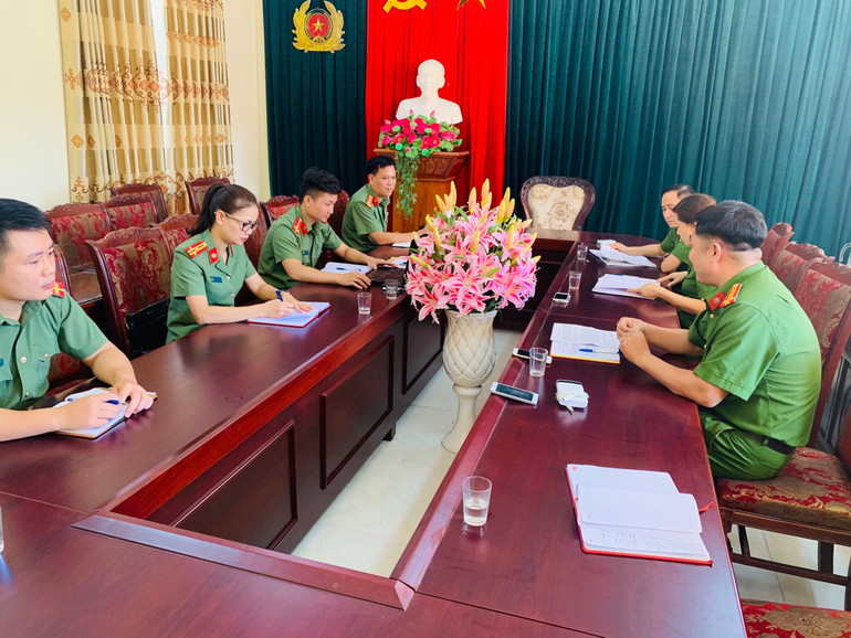 Đoàn Giám sát của Ủy ban kiểm tra Đảng ủy Công an tỉnh làm việc với Chi bộ Phòng Cảnh sát cơ động. Đoàn Giám sát của Ủy ban kiểm tra Đảng ủy Công an tỉnh làm việc với Chi bộ Phòng Cảnh sát cơ động.jpeg