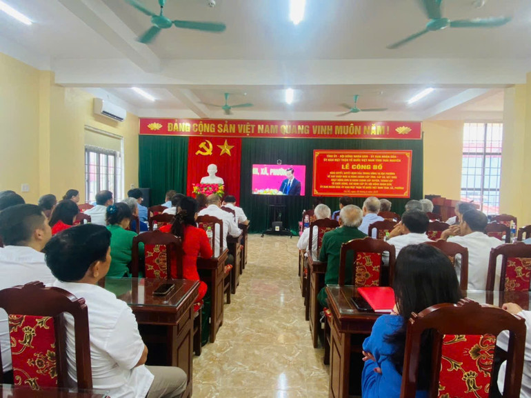 Đại biểu dự buổi Lễ tại điểm cầu xã Na Rì. 1-7741.jpg