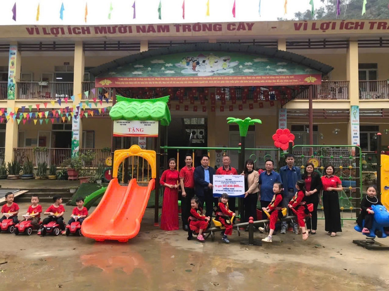 Chương trình này nằm trong ngân sách tài trợ từ Tập đoàn Dai-ichi Life thông qua Quỹ Vì cuộc sống tươi đẹp, nhằm hỗ trợ khắc phục thiệt hại sau bão số 3 Yagi, góp phần cải thiện cơ sở vật chất cho nhà trường, mang đến không gian sinh hoạt, vui chơi tiện ích cho các em học sinh. 2.jpg