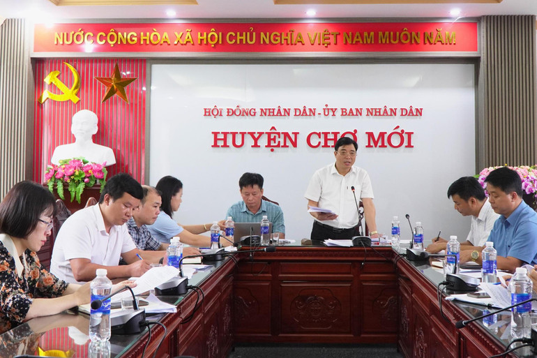 Đoàn kiểm tra làm việc tại UBND huyện Chợ Mới 90-3520.jpg